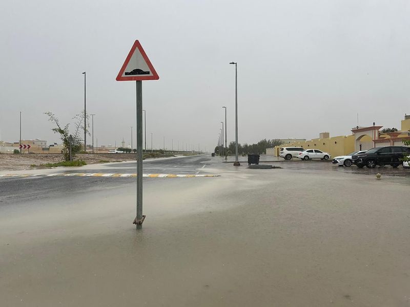  رياح قوية، والرعد والبرق حوالي الساعة الثالثة صباحًا في دبي - مصدر الصورة: Afra Alnofeli/Gulf News