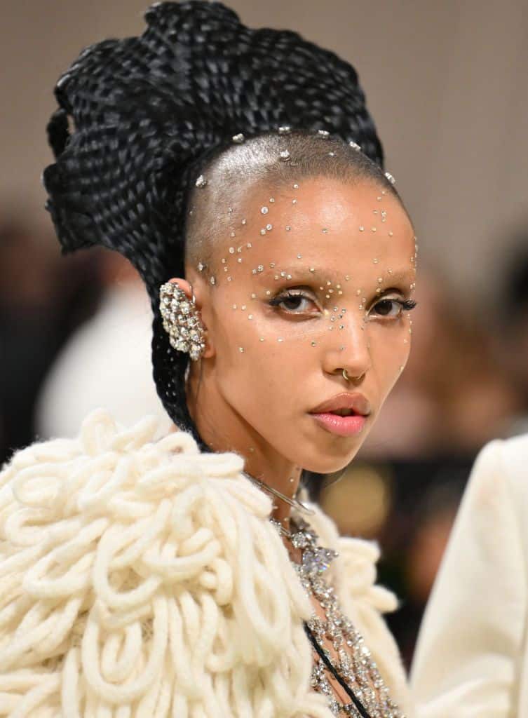 إطلالة FKA Twigsا في الميت غالا 2024