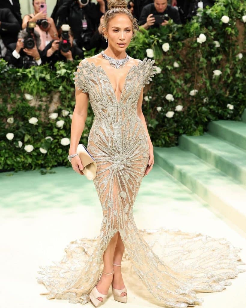جنيفر لوبيز وأجمل مجوهرات النجوم في الميت غالا 2024