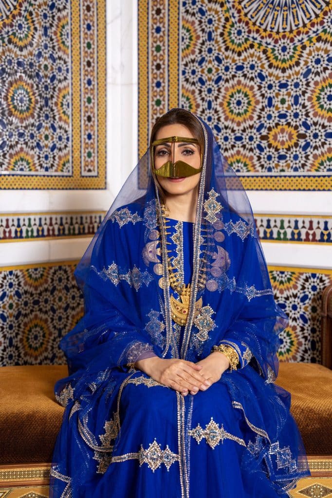 إطلالة السيدة الجليلة التراثية في يوم المرأة العماني بتوقيع أمل الرئيسي
