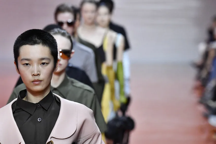 مجموعة برادا لربيع وصيف 2026