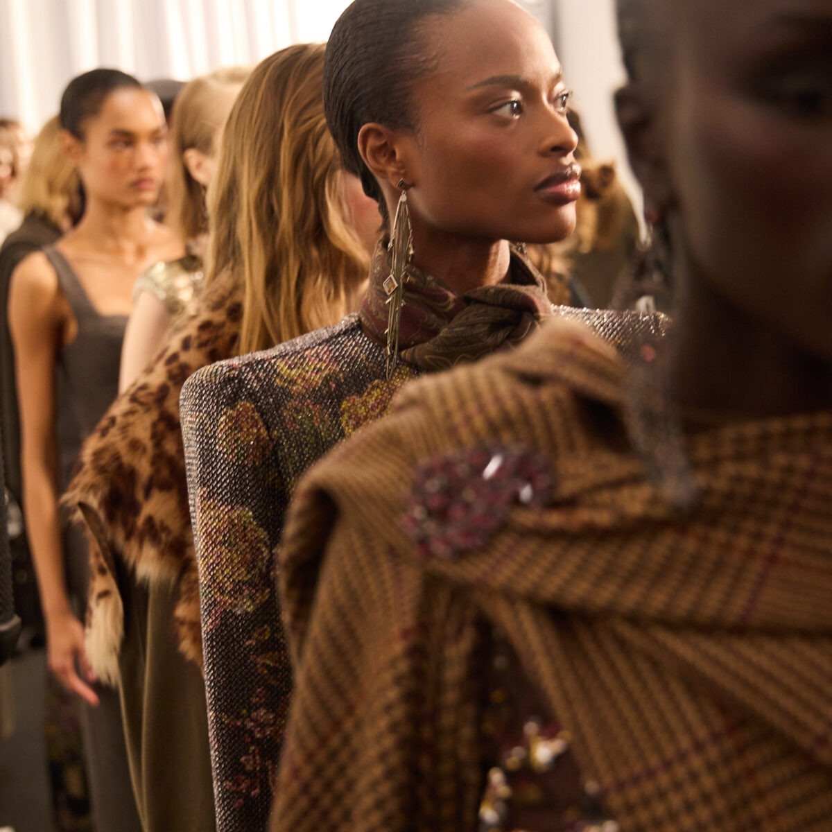 رالف لورين يكشف مجموعة خريف 2026 النسائية… أناقة المغامرة بروح خالدة