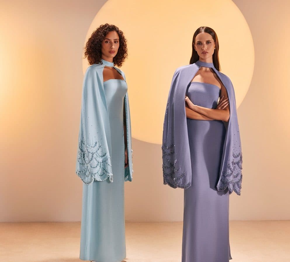 عبايات مطرزة بالورود