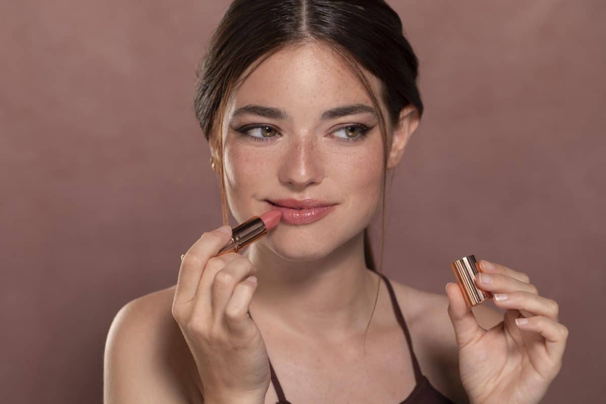 خطوات عمل مكياج ناعم للمناسبات