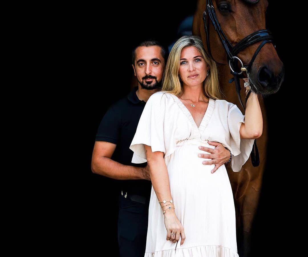 راشد بن أحمد آل مكتوم وناتالي لانكستر يرحبان بابنتهما الثالثة
